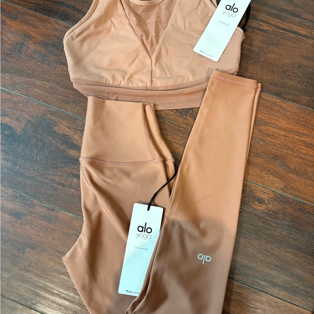 ALO Yoga Sports Bra and Leggings Set